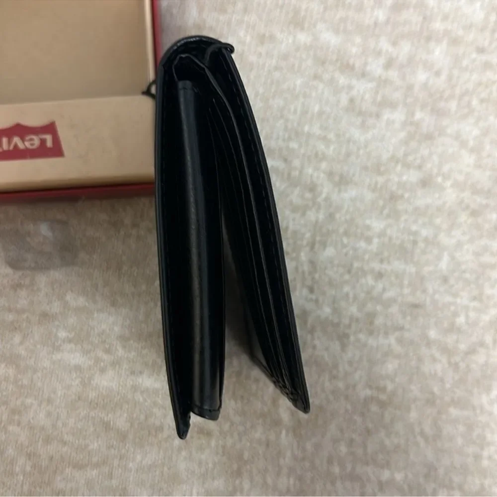 LEVI’S Men’s Black Leather RFID Protection Bifold Wallet